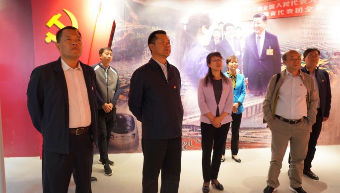 集團公司開展“不忘初心、牢記使命”主題黨日活動 <br/> — 參觀主題教育檔案文獻展