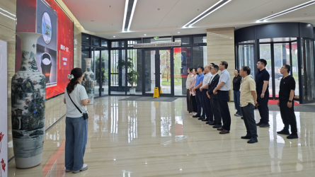 甘肅省新業(yè)資產(chǎn)經(jīng)營(yíng)有限責(zé)任公司參觀甘肅工程咨詢(xún)集團(tuán)廉潔文化作品展