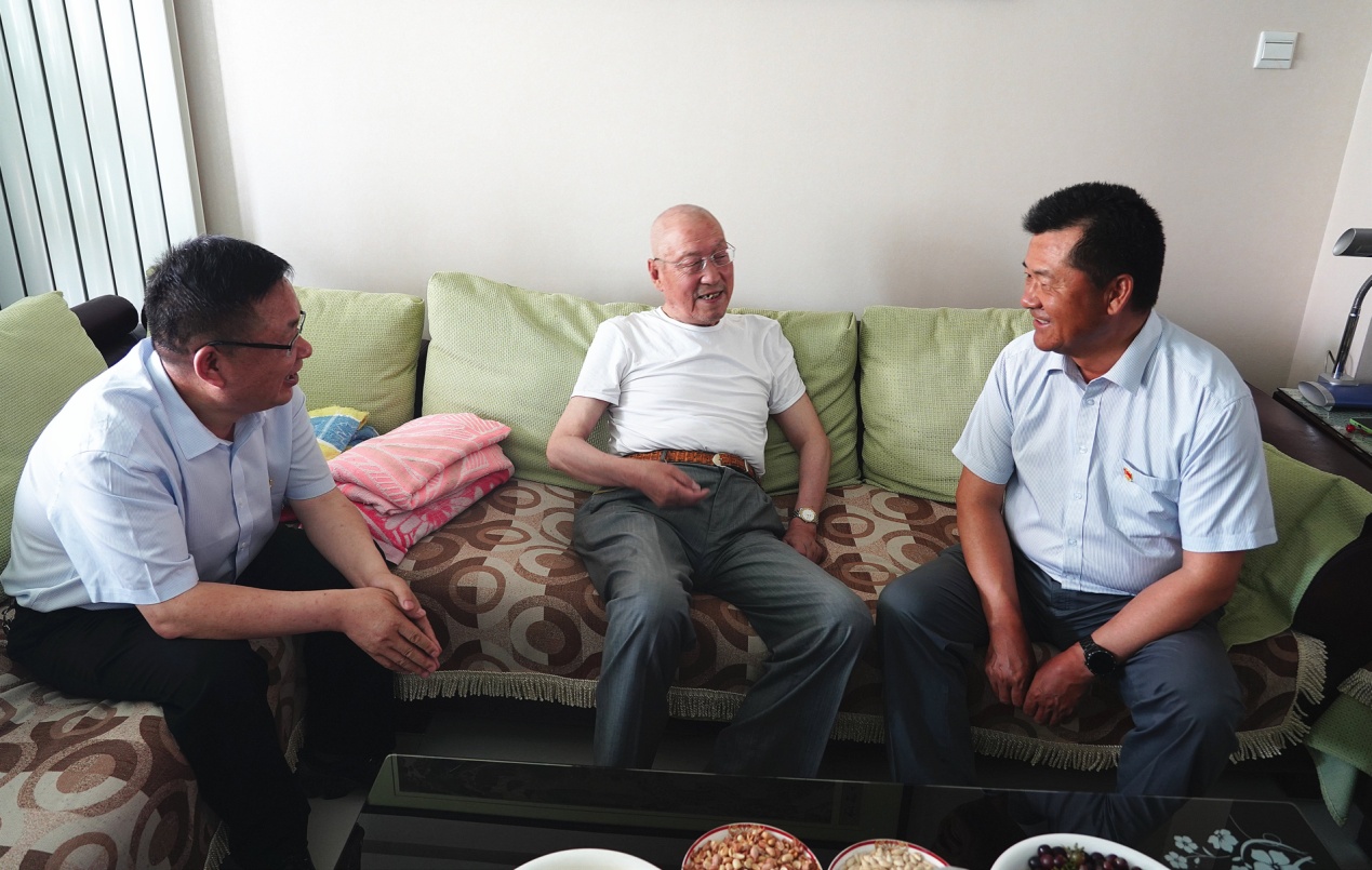 甘肅工程咨詢集團(tuán)黨委開(kāi)展“七一”走訪慰問(wèn)活動(dòng)