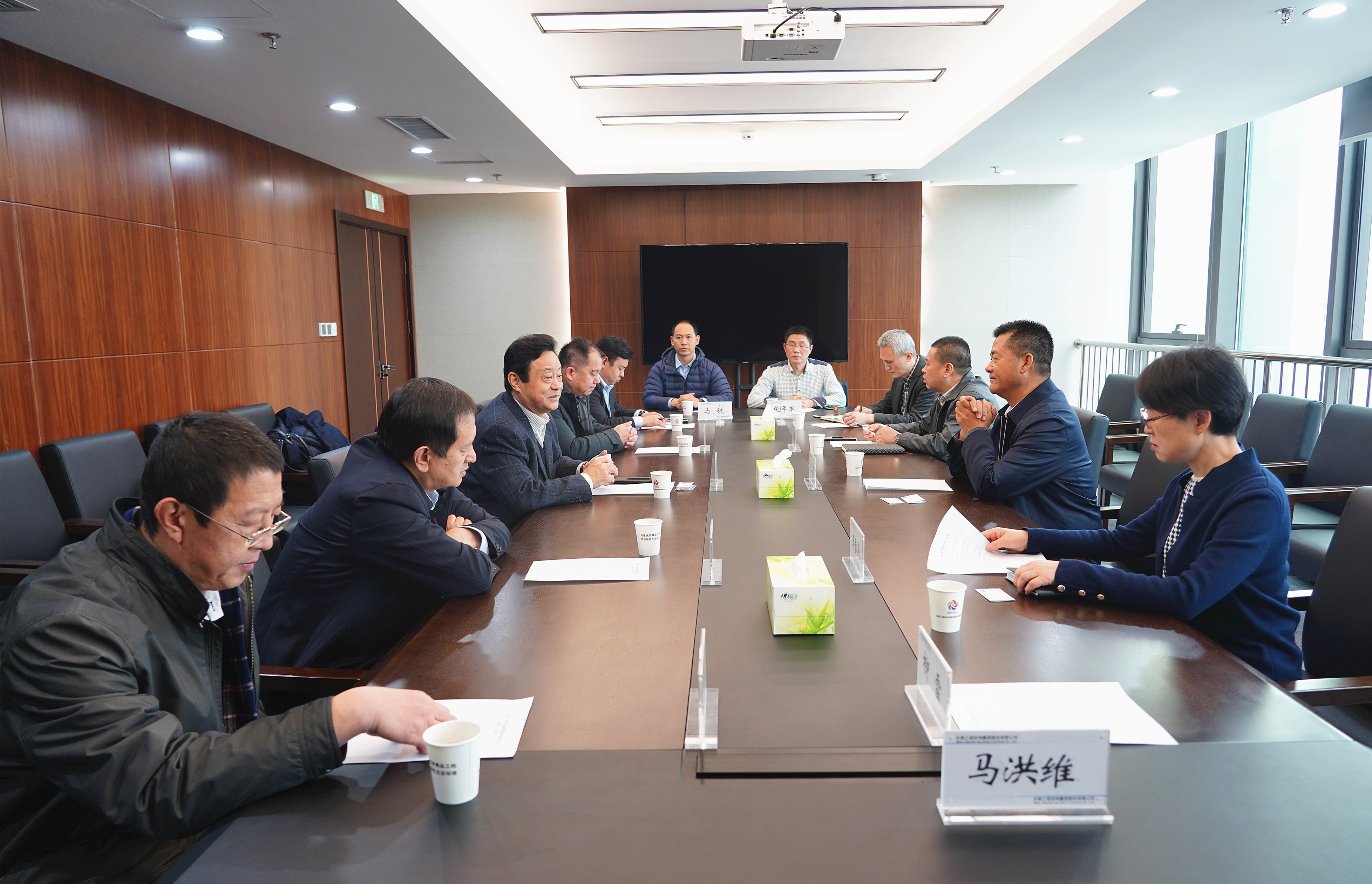 宋忠慶會(huì)見(jiàn)中國(guó)永拓咨詢(xún)管理集團(tuán)董事局主席呂江一行