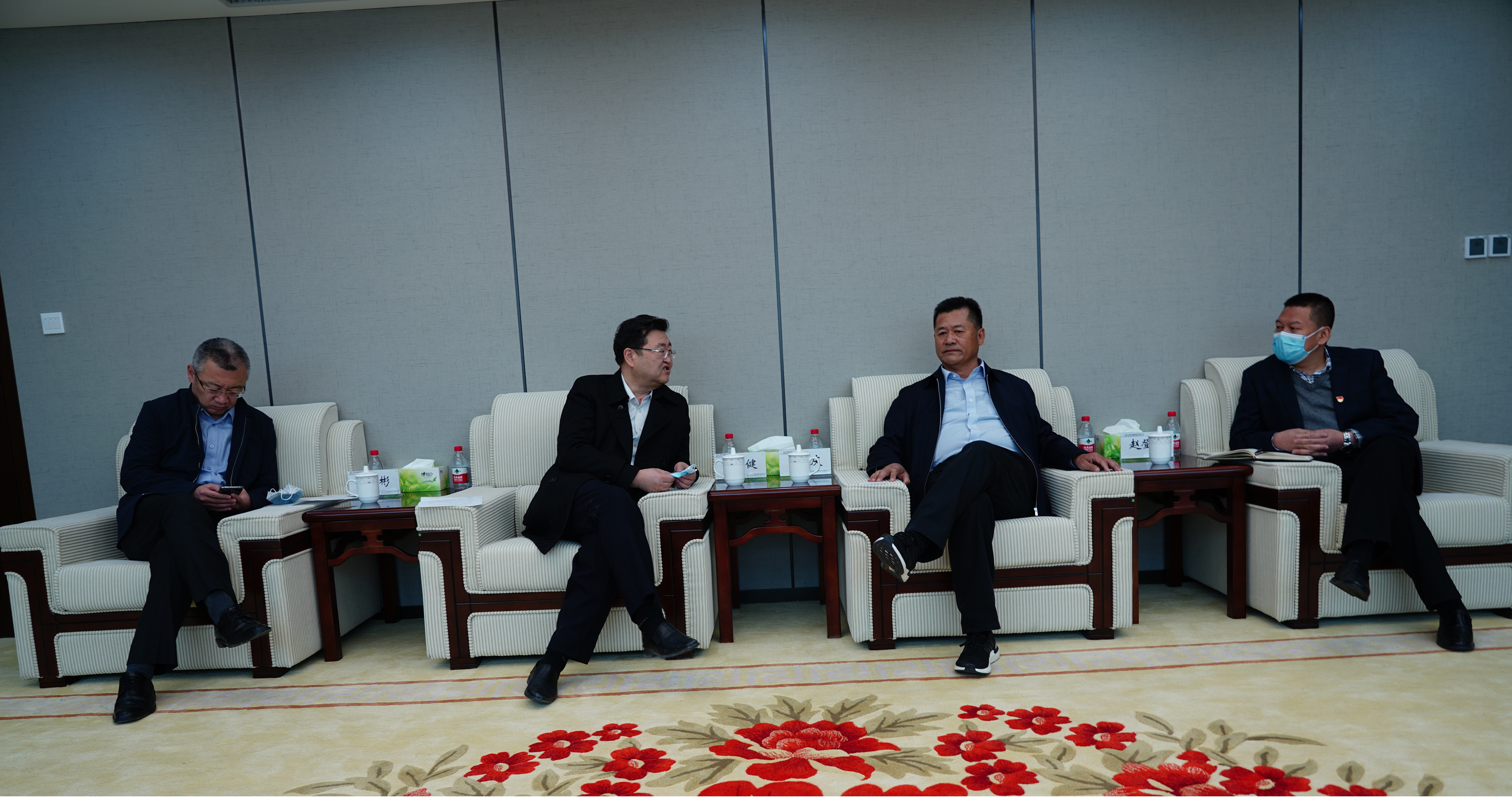 宋忠慶會(huì)見(jiàn)浙商銀行蘭州分行黨委書記、行長(zhǎng)申健一行